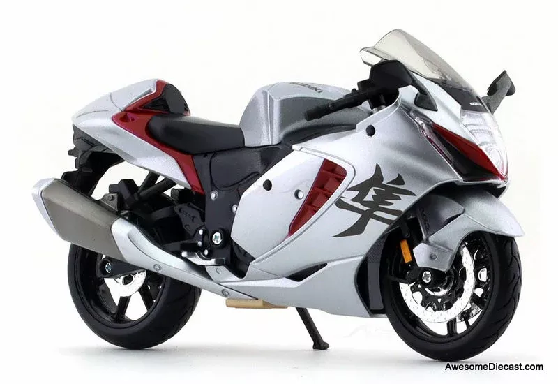 2022 Suzuki Hayabusa Motor Bike, Silver 1:12 Diecast Model Motorcycle by Maisto