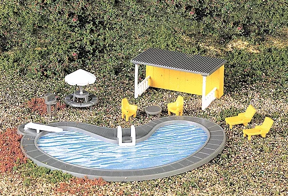 Bachmann HO 42215 Swimming Pool and Accessories
