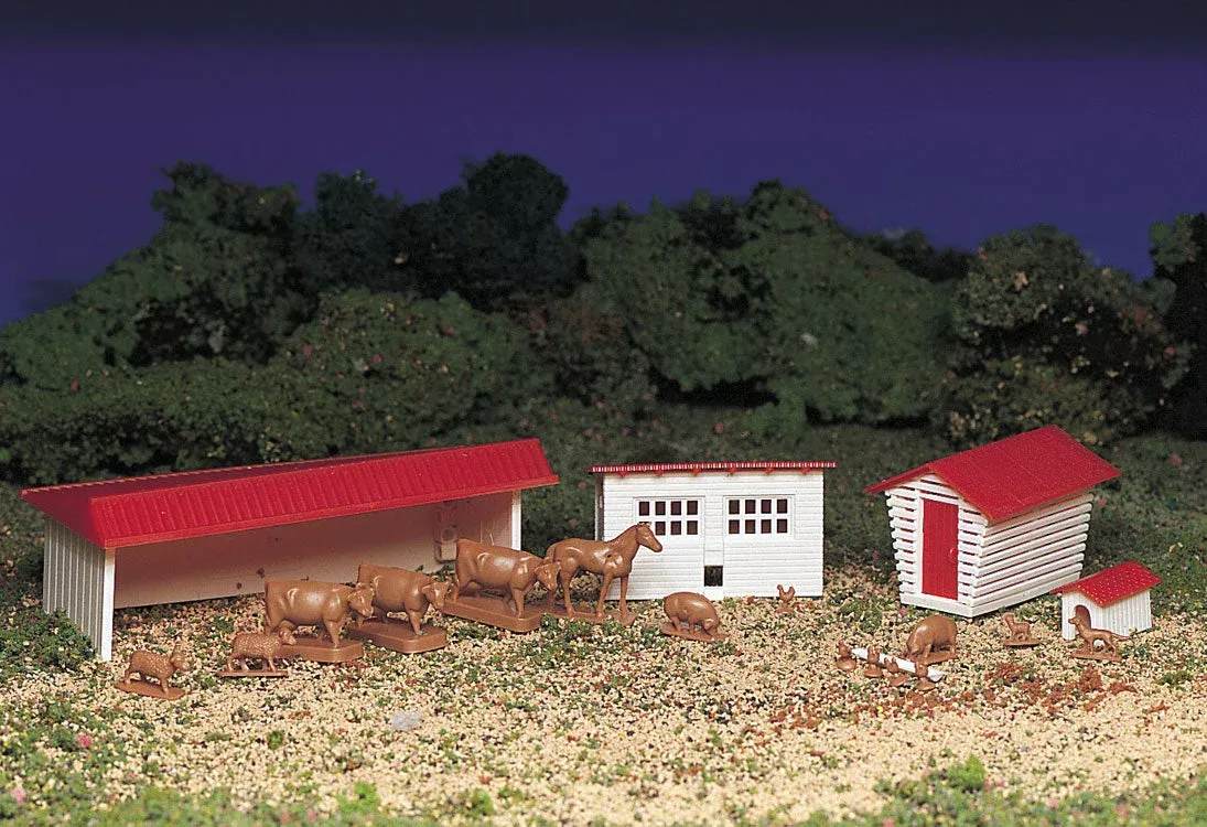 Bachmann HO 45152 Farm Building Snap Kit with Animals