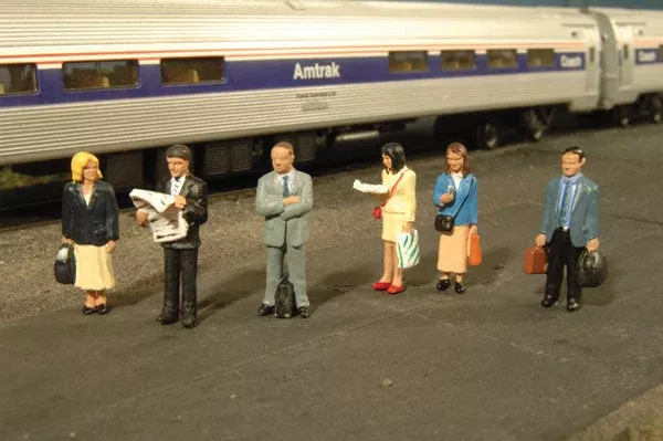 Bachmann SceneScapes HO 33110 Standing Platform Passengers (6)