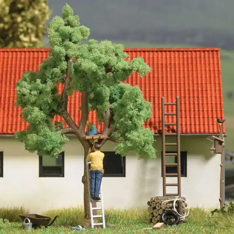 Busch 1834 HO Building a Treehouse - Action Set kit
