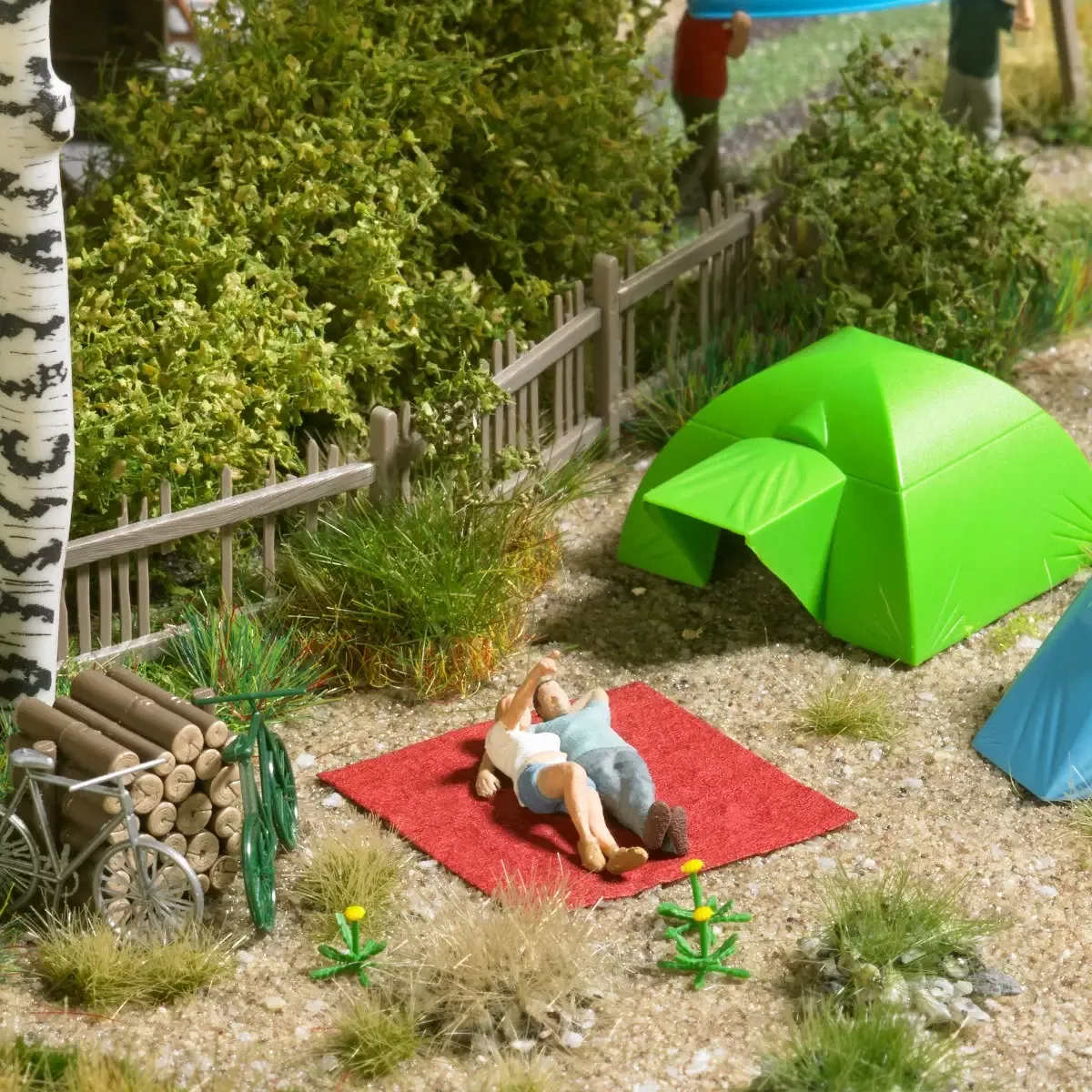 Busch 79820 HO Action Set: Tent Romance