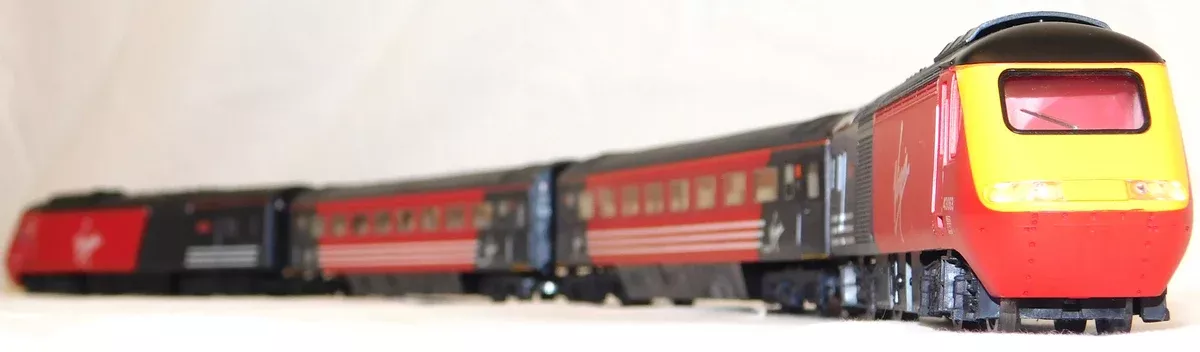 Hornby Virgin Commuter train set R2045 Maiden Voyager Lady in Red OO HO Scale