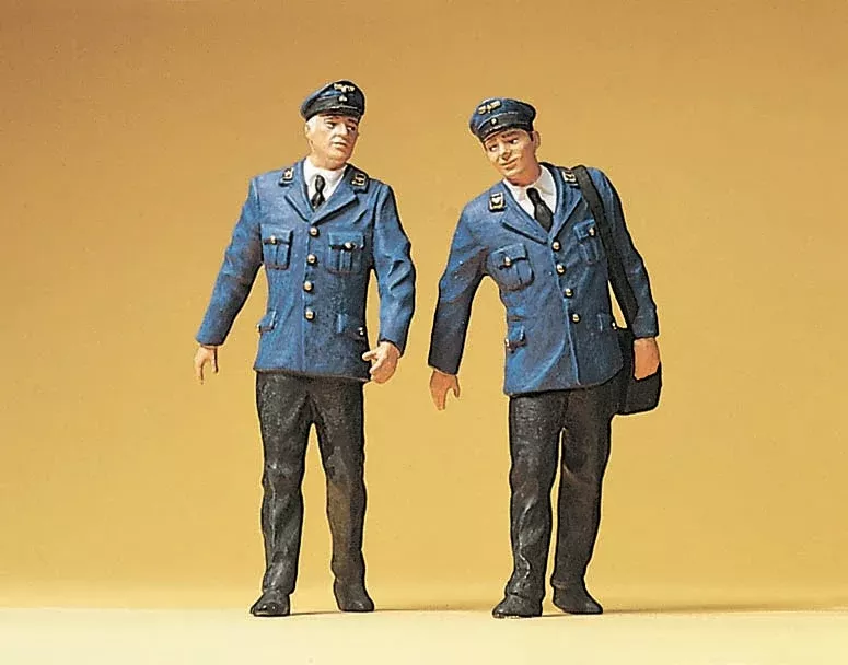 Preiser 45002 G Scale Walking Railway Personnel (2)