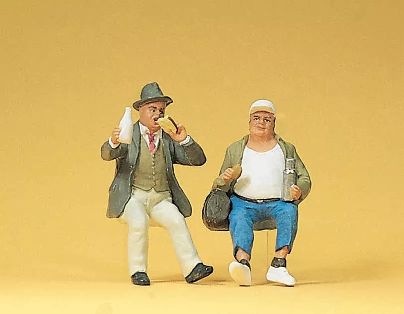 Preiser 45037 G Scale Workers Eating a Snack Set (2)