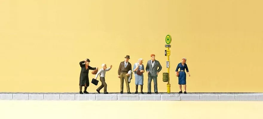 Preiser 79148 N Scale People at Bus Stop / Tram Stop Set