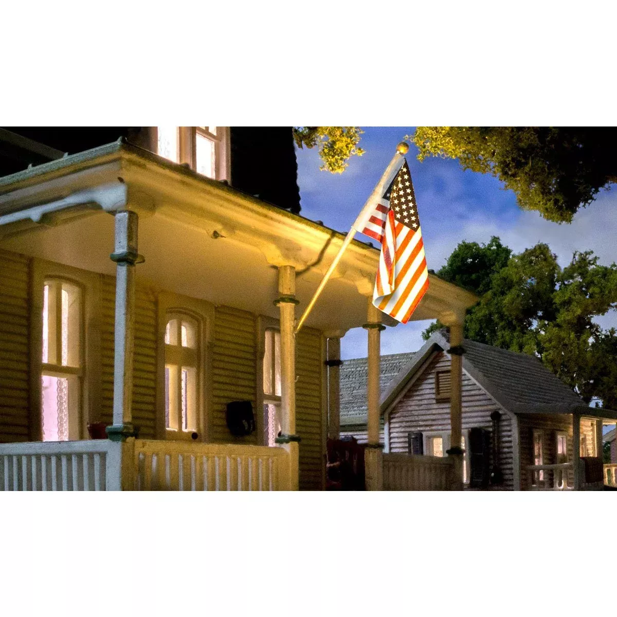 Woodland Scenics JP5953, US Flag and Wall Mount-Small